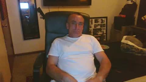 Snapshot of blueyesforyou2nit chatting on 10-21-25, 05:41 blueyesforyou2nit online show from 10-21-25, 05:41