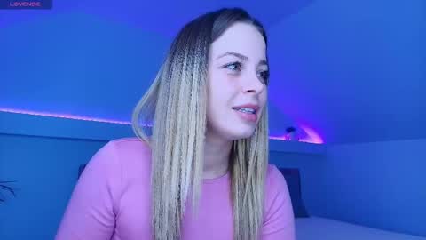 Snapshot of blueyeskate chatting on 03-25-26, 05:24 Kate online show from 03-25-26, 05:24