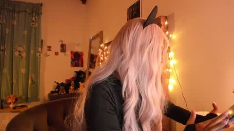 Snapshot of blumasweet chatting on 02-16-25, 10:54 Bluma Sweet online show from 02-16-25, 10:54