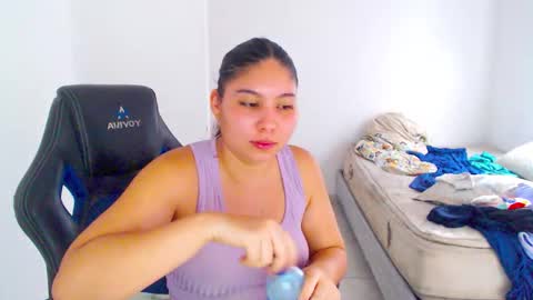 Snapshot of blumbum chatting on 10-19-25, 09:37 Hey guysI am BrendaWelcome my room online show from 10-19-25, 09:37