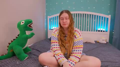 Ellie3 online show from 11-21-25, 05:06