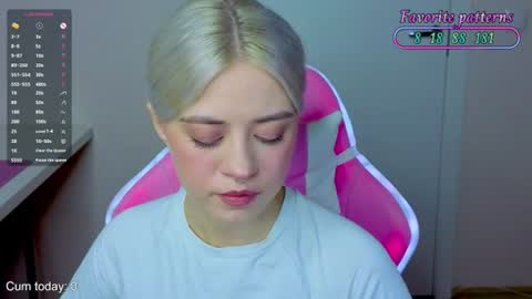 Snapshot of blush_im_crush chatting on 06-14-26, 06:54 Wendy online show from 06-14-26, 06:54