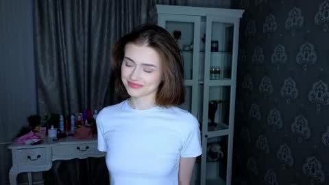 Snapshot of bluuemarine chatting on 05-15-26, 05:20 Mary online show from 05-15-26, 05:20
