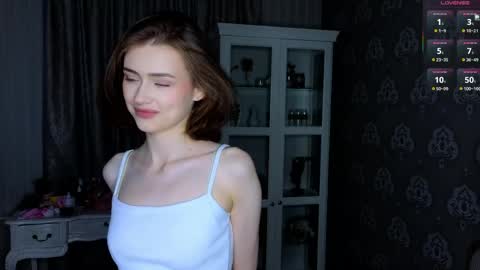 Snapshot of bluuemarine chatting on 05-24-26, 06:13 Mary online show from 05-24-26, 06:13