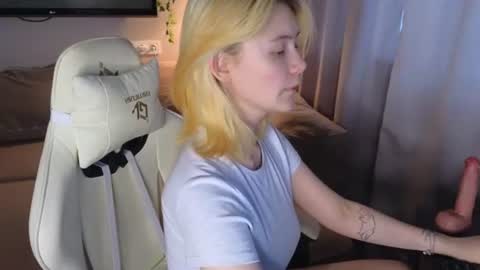 Snapshot of blvckmilk chatting on 07-20-26, 11:07 Alice and David online show from 07-20-26, 11:07