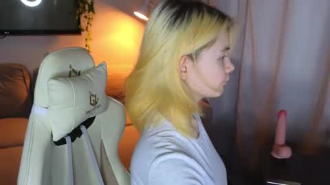 Snapshot of blvckmilk chatting on 08-01-26, 11:03 Alice and David online show from 08-01-26, 11:03