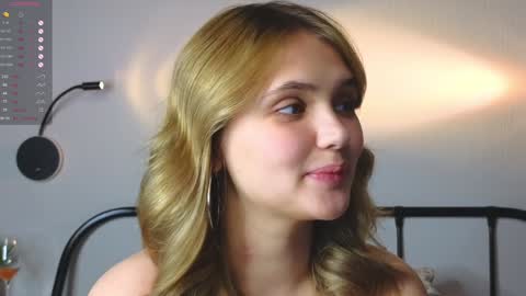 Snapshot of blytheaven chatting on 12-12-24, 11:14 Erica online show from 12-12-24, 11:14