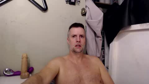 Snapshot of bobberman78 chatting on 10-25-25, 03:18 Dan online show from 10-25-25, 03:18