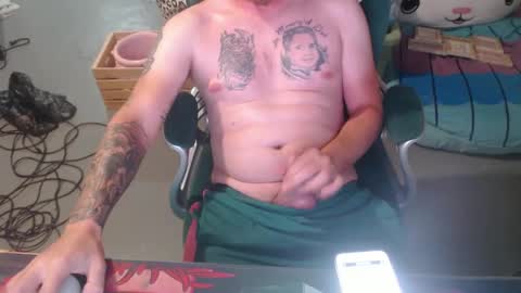 Snapshot of bobby12395 chatting on 10-07-25, 10:07 Big dick energy online show from 10-07-25, 10:07