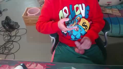 Snapshot of bobby12395 chatting on 10-11-25, 06:50 Big dick energy online show from 10-11-25, 06:50