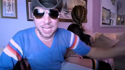 Snapshot of bobbyandsadie chatting on 01-07-26, 06:05 Bobby and Sadie online show from 01-07-26, 06:05