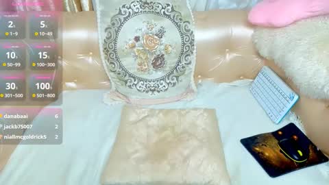 Mia online show from 10-21-25, 12:44