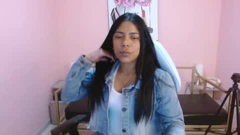 bombom_brown_ online show from 12-20-25, 08:05