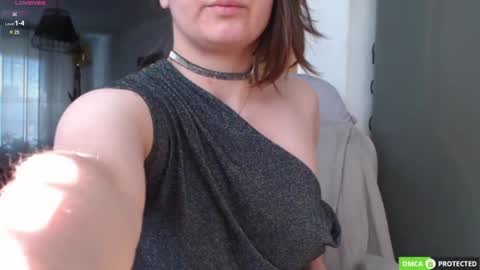 Snapshot of bon_appetits69 chatting on 12-27-24, 12:56 Luthien online show from 12-27-24, 12:56