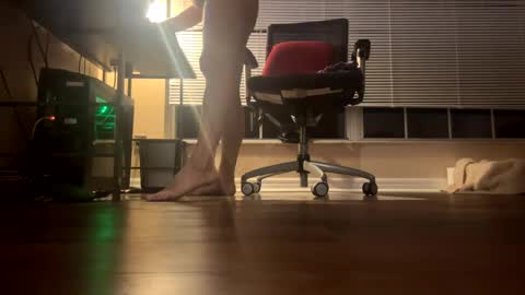 Snapshot of bone2play chatting on 01-05-25, 11:37 FRECKLES online show from 01-05-25, 11:37