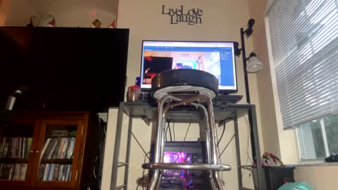 Snapshot of bone2play chatting on 01-15-25, 12:15 FRECKLES online show from 01-15-25, 12:15