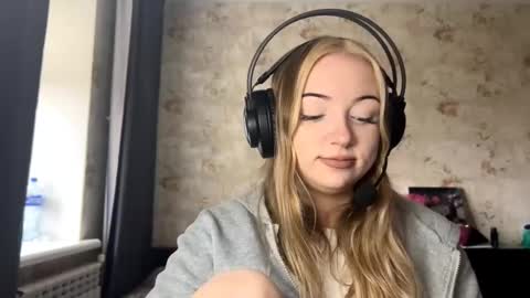 Ella online show from 10-17-25, 07:11