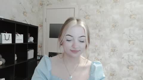 Ella online show from 10-20-25, 08:26