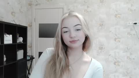 Ella online show from 10-21-25, 06:25