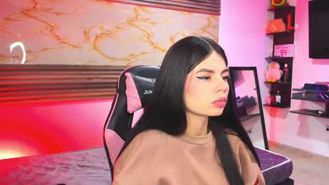 Snapshot of bonnie_bu chatting on 03-18-26, 07:06 becky online show from 03-18-26, 07:06