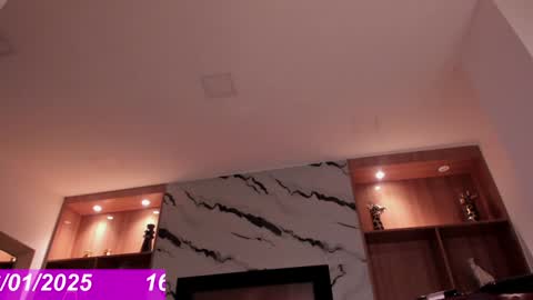 Bonnie Luxury online show from 01-17-25, 08:34