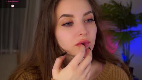 Snapshot of bonniecannon chatting on 12-19-24, 04:13 Grace online show from 12-19-24, 04:13