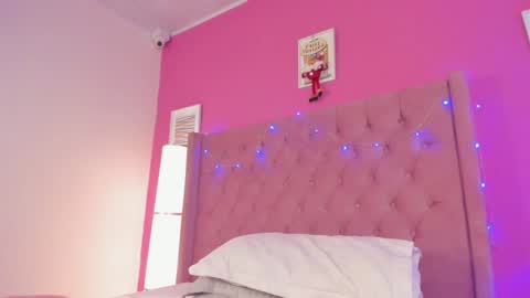 Snapshot of bonniepark_ chatting on 12-21-24, 04:46 Bonnie online show from 12-21-24, 04:46