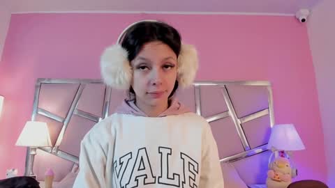 Snapshot of bonniepark_ chatting on 12-28-24, 12:24 Bonnie online show from 12-28-24, 12:24