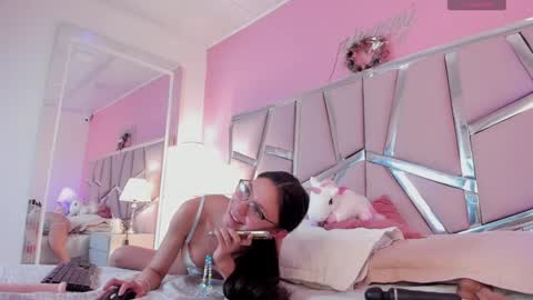 Snapshot of bonniepark_ chatting on 12-28-24, 06:29 Bonnie online show from 12-28-24, 06:29