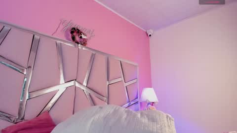 Snapshot of bonniepark_ chatting on 12-28-24, 09:30 Bonnie online show from 12-28-24, 09:30