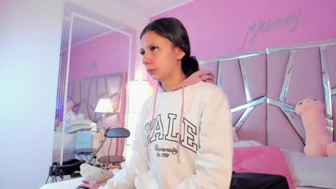 Snapshot of bonniepark_ chatting on 01-10-25, 12:26 Bonnie online show from 01-10-25, 12:26