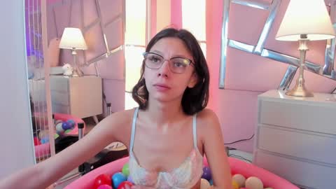 Snapshot of bonniepark_ chatting on 01-11-25, 01:11 Bonnie online show from 01-11-25, 01:11