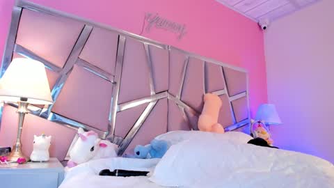 Snapshot of bonniepark_ chatting on 01-28-25, 07:53 Bonnie online show from 01-28-25, 07:53