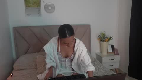 Snapshot of bonnieshyy chatting on 03-06-26, 06:43 Bonnie online show from 03-06-26, 06:43