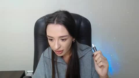 Bonnie online show from 11-28-25, 01:03