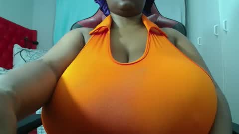 Snapshot of boobygoddessxxx chatting on 06-09-26, 02:17 boobygoddessxxx online show from 06-09-26, 02:17