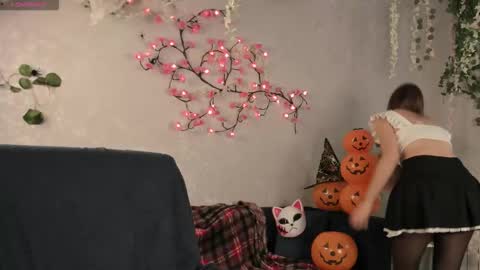 Milena online show from 10-30-25, 03:52