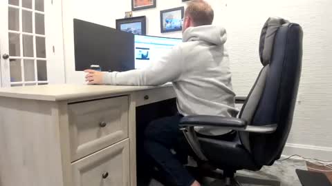 Snapshot of boredhorndog chatting on 12-08-24, 04:25 Boredhorndog online show from 12-08-24, 04:25