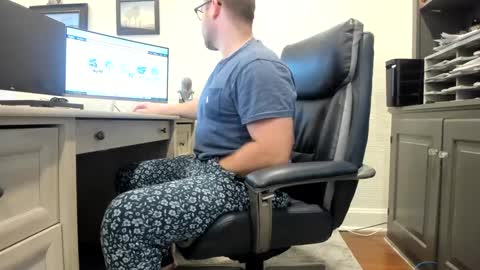 Snapshot of boredhorndog chatting on 12-30-24, 04:29 Boredhorndog online show from 12-30-24, 04:29