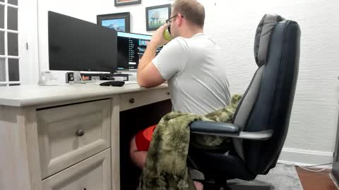 Snapshot of boredhorndog chatting on 01-05-25, 03:53 Boredhorndog online show from 01-05-25, 03:53