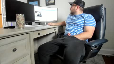 Snapshot of boredhorndog chatting on 01-10-25, 03:58 Boredhorndog online show from 01-10-25, 03:58