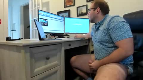 Snapshot of boredhorndog chatting on 01-28-25, 05:03 Boredhorndog online show from 01-28-25, 05:03