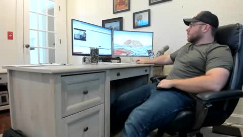 Snapshot of boredhorndog chatting on 02-20-25, 04:14 Boredhorndog online show from 02-20-25, 04:14