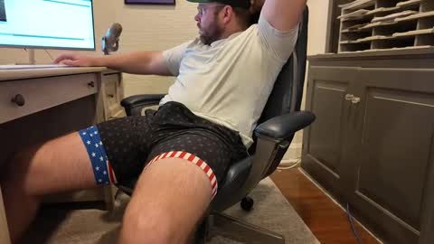 Snapshot of boredhorndog chatting on 10-08-25, 01:42 Boredhorndog online show from 10-08-25, 01:42