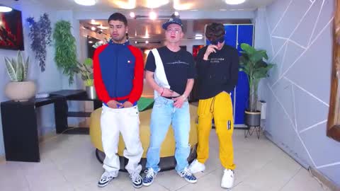 Snapshot of boschcz chatting on 10-12-25, 04:11 THOMAS AND DAMIAND online show from 10-12-25, 04:11