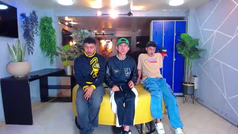 Snapshot of boschcz chatting on 10-14-25, 04:02 THOMAS AND DAMIAND online show from 10-14-25, 04:02