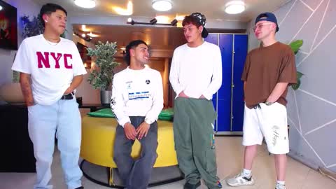 Snapshot of boschcz chatting on 10-20-25, 04:13 THOMAS AND DAMIAND online show from 10-20-25, 04:13
