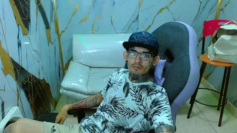 boy_tatto77 online show from 03-31-26, 12:05