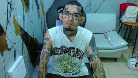 boy_tatto77 online show from 04-22-26, 12:07