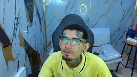 boy_tatto77 online show from 05-16-26, 11:42